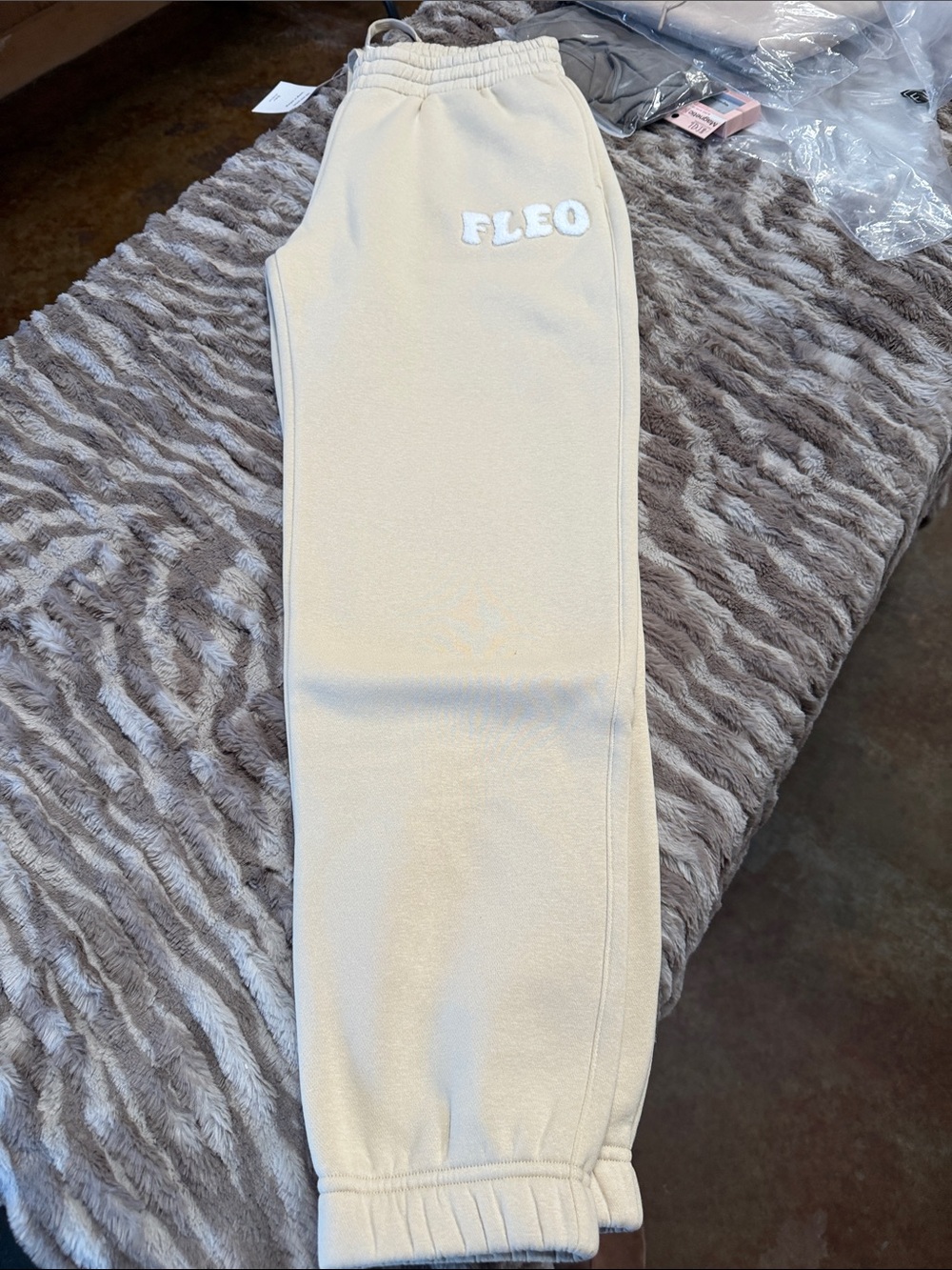 Fleo Womens Cream Weekender Jogger Pants - Picture 4 of 10